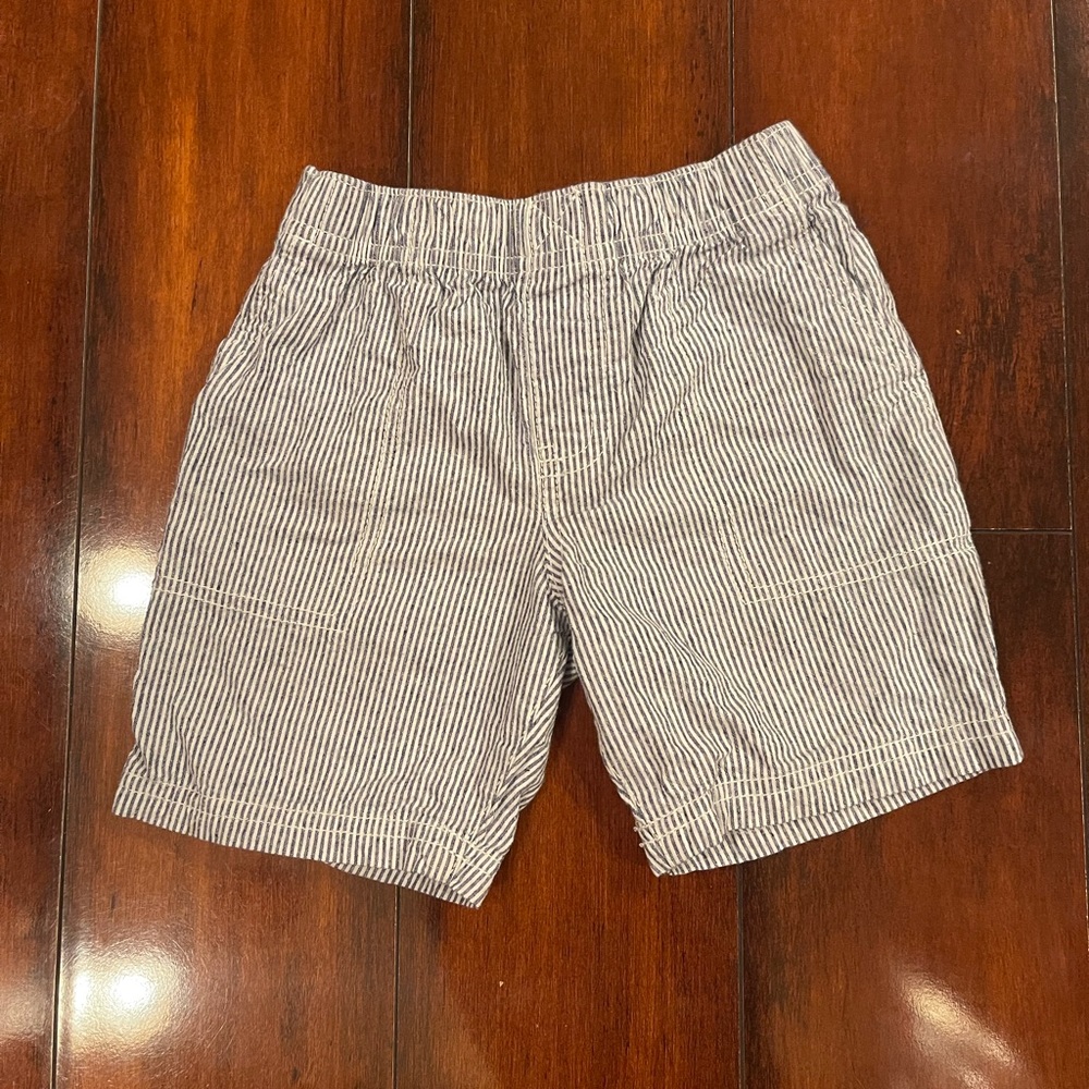 Boys Carter’s shorts 3T